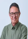 Foto de urna de Aluísio Basílio